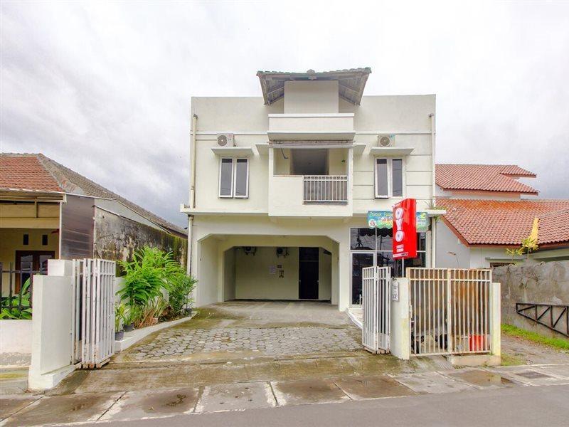 Hotel Oyo 3083 D Kost 3 Syariah Jogyakarta Zewnętrze zdjęcie