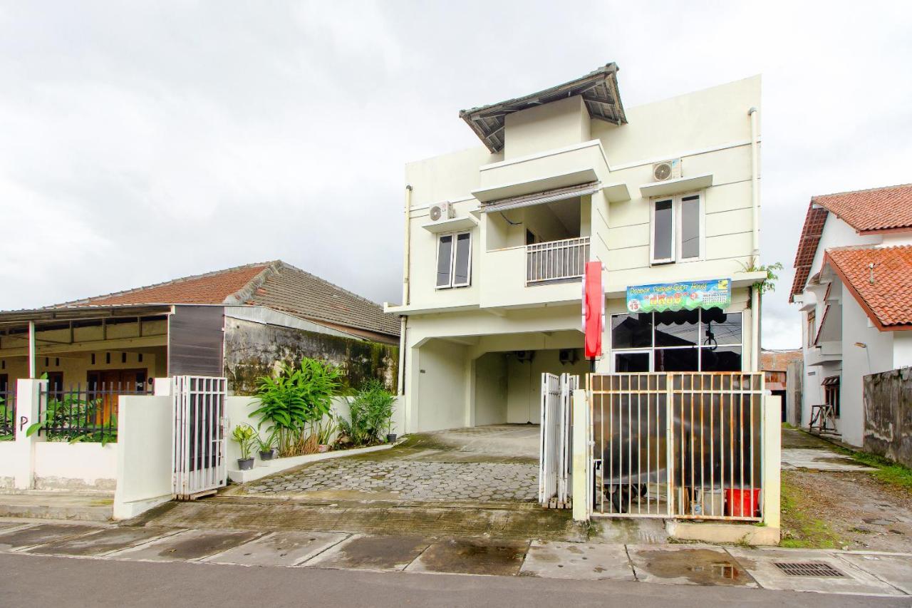 Hotel Oyo 3083 D Kost 3 Syariah Jogyakarta Zewnętrze zdjęcie